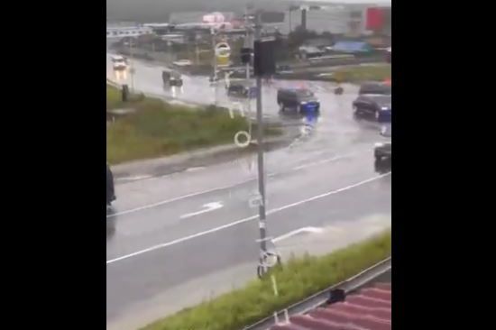 Putin snimljen na putu za Aljasku: Snimljen njegov konvoj (VIDEO)