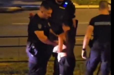 NOVI SNIMAK IZ NOVOG SADA: Policija uhapsila i dječaka, skinuli ga sa bicikla i stavili lisice
