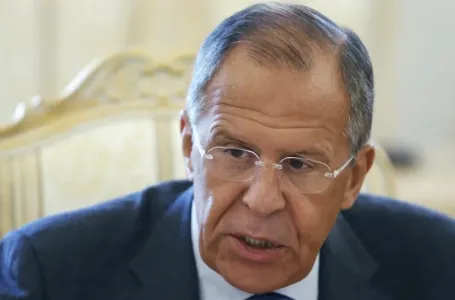Lavrov izazvao pažnju u Aljasci: pojavio se s natpisom “CCCP” na majici