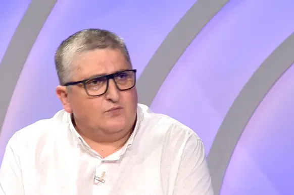 Ahatović: “Dodik se teško odvaja od fotelje — najbolje rješenje je penzija”