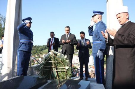 Bećirović u Bužimu odao počast generalu Izetu Naniću