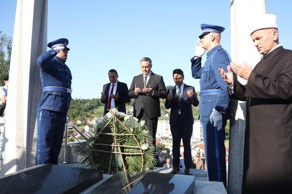Bećirović u Bužimu odao počast generalu Izetu Naniću