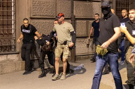 MUP demantuje navode studentkinje: uvedeni su u zgradu Vlade iz bezbednosnih razloga, sve po zakonu