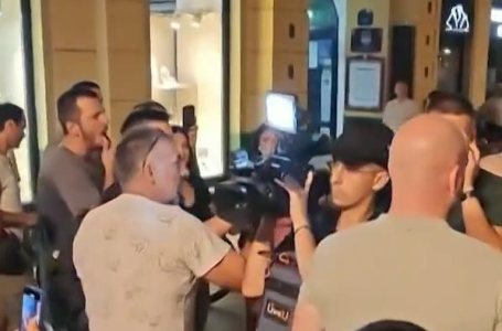 UNS osudio napade na ekipu Informera u Novom Sadu: "Sloboda medija nije teret"