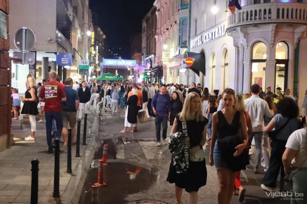 Sarajevo živi najbolje dane u godini — počinje zabava druge večeri SFF‑a