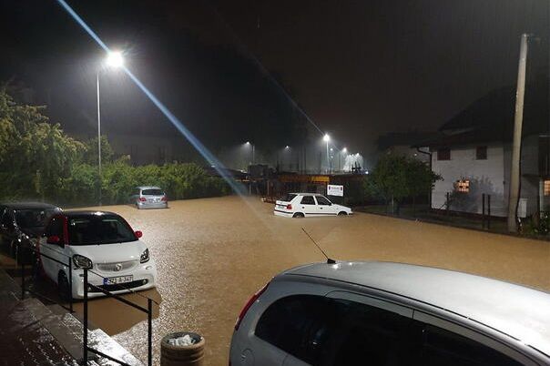 Poplave u centru Laktaša: Gradonačelnik apeluje na građane za strpljenje i pomoć!