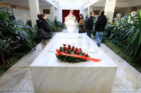 Molotovljev koktel bačen na Kuću cvijeća: Policija brzo reagovala, počinitelj uhapšen