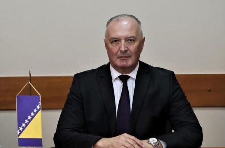 Helez: Sruši se "Srpski svet" kao kula od karata