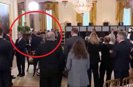 TRUMP I MARCON MISLILI DA IH NIKO NE ČUJE: Mikrofon je snimio njihov razgovor