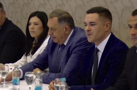 Politički inat ili medijska obmana? Dodik i dalje „predsjednik“ u očima RTRS-a
