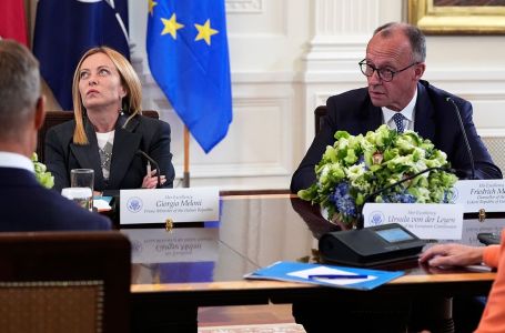 Viralni snimak iz Vašingtona: Meloni koluta očima dok Merc ovo govori Trampu (VIDEO)