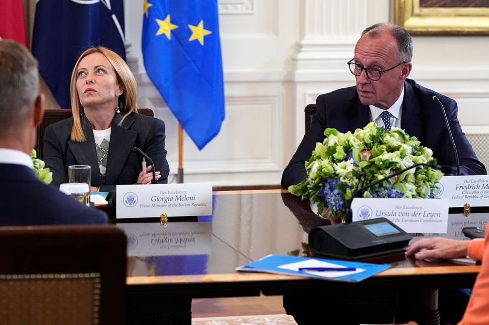 Viralni snimak iz Vašingtona: Meloni koluta očima dok Merc ovo govori Trampu (VIDEO)