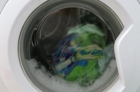 Veš ti miriše kao mokra krpa? Okači ga tačno u ovom satu i riješićeš problem zauvijek