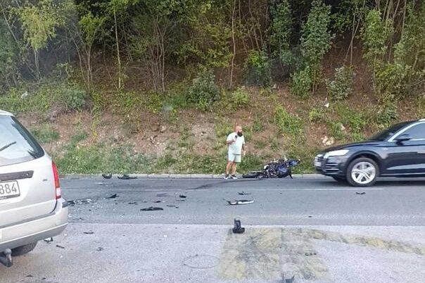 Horor kod Sarajeva: Motocikl smrskan, cesta puna dijelova!