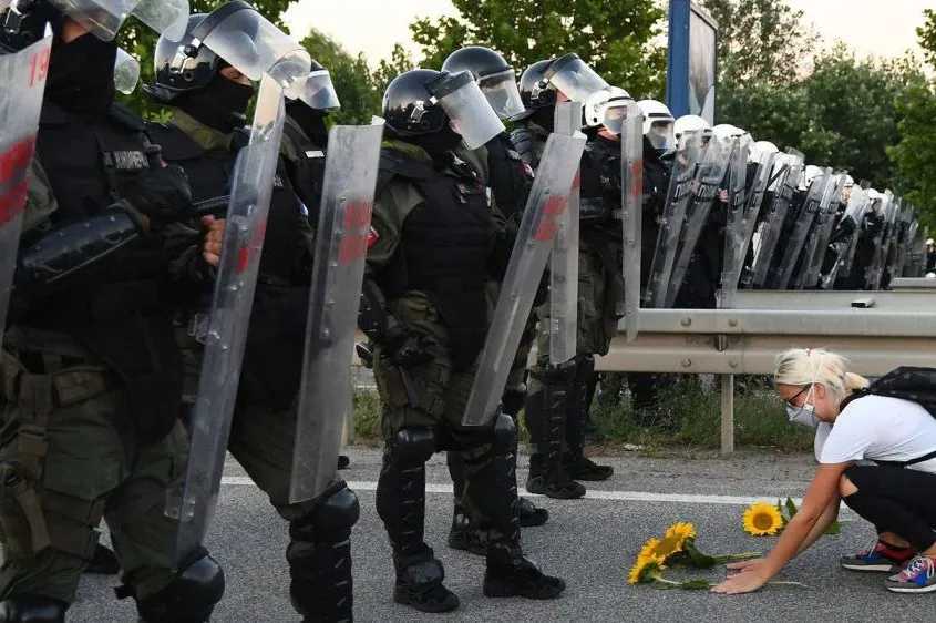 Curenje poruka iz SNS grupe: Evo kako se 'spontano' organizuju kontraprotesti!