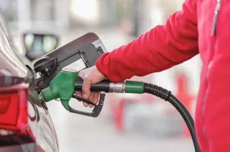 U padu cijene nafte u BiH: Konačno jeftinije gorivo na pumpama