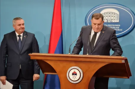 Počela sjednica NSRS: Ostavka Viškovića i "spašavanje" Dodika