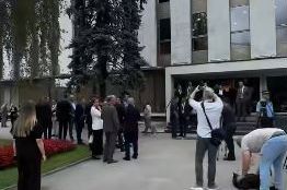 Dojava o bombi u Narodnoj skupštini Republike Srpske! SVI NAPUSTILI ZGRADU