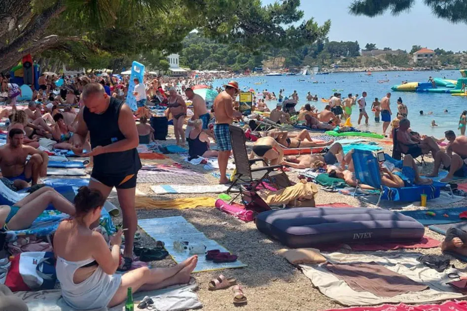 Pojavio se video s plaže u Makarskoj, podigao je buru na mrežama: “Ovo prelazi sve granice”