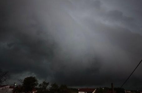 Sprema se nevrijeme: Crni, gusti oblak se nadvio na bh. gradom