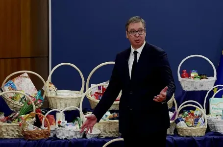Vučić pokazivanjem korpi najavio ekonomske mjere: Nema onoga ko neće imati koristi