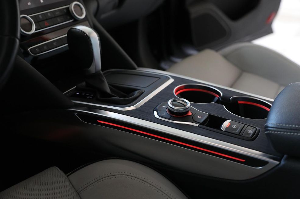 Treba li koristiti ručnu kočnicu pri parkiranju? Stručnjaci otkrivaju što je ispravno, posebno zimi