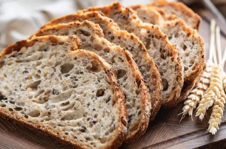 Kad pečete hljeb, uvijek dodajte jednu kašiku ovog sastojka u tijesto: Danima ostaje svjež