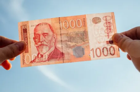 Stavite 1 novčanicu na ovo mjesto i sreća će posjetiti vaš dom: Novac će kapati sa svih strana