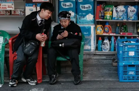 Južna Koreja zabranila mobitele u školskim učionicama širom zemlje
