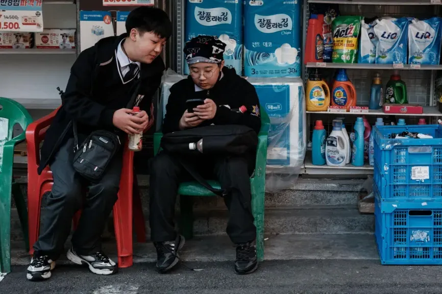 Južna Koreja zabranila mobitele u školskim učionicama širom zemlje