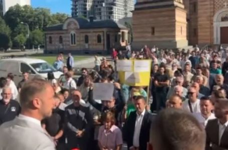 Stanivuković se obratio građanima koji protestuju ispred Gradske uprave u Banjaluci