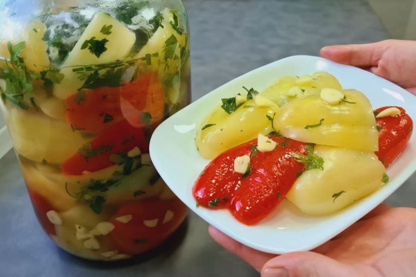 Kisele paprike sa bijelim lukom po receptu starom 50 godina: Ne kuhaju se, a gotove su očas posla