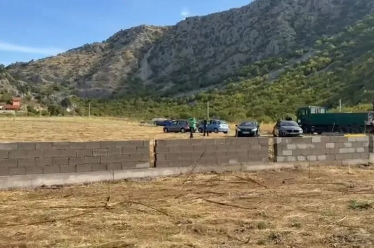 HRS: Zid u Stocu simbol bezakonja i urušavanja institucija