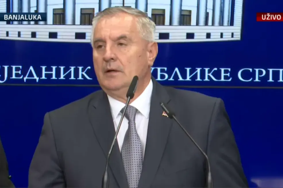 Oduzima se diplomatski pasoš Radovanu Viškoviću