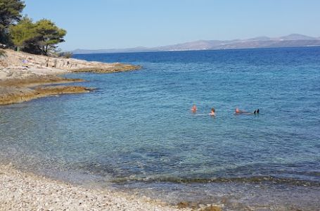 Užas u Hrvatskoj: Ljudi se na popularnoj plaži sunčaju na otrovu, "zar da dolazim ovdje sa maskom"