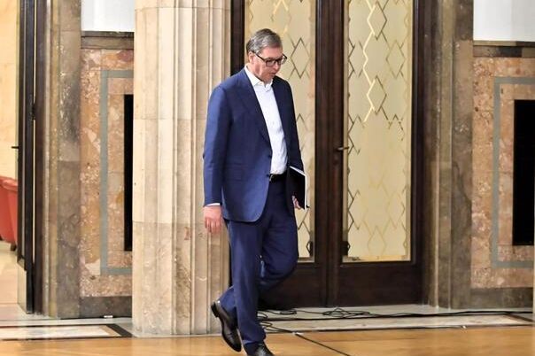 Vučić ponovo "miješa prste" u BiH: S Putinom najavio razgovor o RS-u