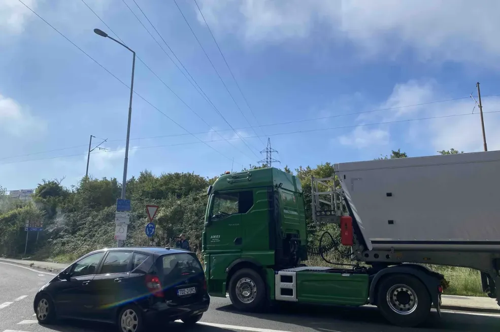 BIHAMK: Na jedanaest graničnih prelaza blokiran teretni terminal