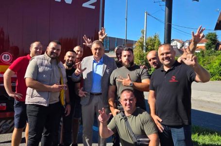 Dodik izašao na proteste sa prevoznicima: Digao 3 prsta i poslao poruku Edinu Forti