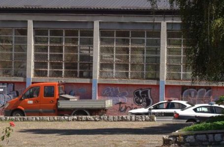 Šok u Tuzli: Maloljetnik izbo vršnjaka ispred škole – uhapšen odmah!