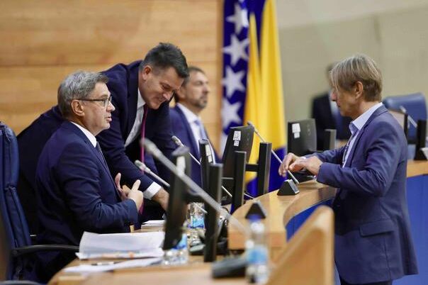 „Haos u Parlamentu BiH – Budžet odbijen, prijeti kriza u državnim institucijama!“
