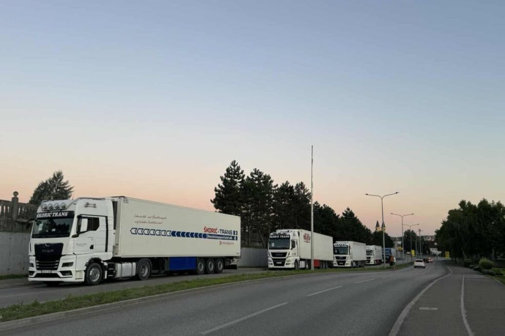 Zbog protesta usporen saobraćaj širom BiH, na nekoliko graničnih prijelaza blokiran teretni terminal