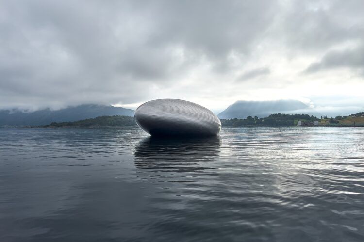 Crno „jaje“ pluta Norveškom: Izgleda kao da su ga vanzemaljci izbacili, a evo šta je unutra