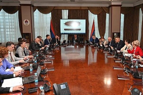 Cirkus u RS: Višković vodi staru Vladu, Minić "premijer" bez ovlaštenja