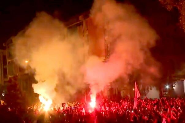 Večerašnji masovni protest u Novom Sadu pretvorio se u ulični rat: Studenti objavili snimke (VIDEO)