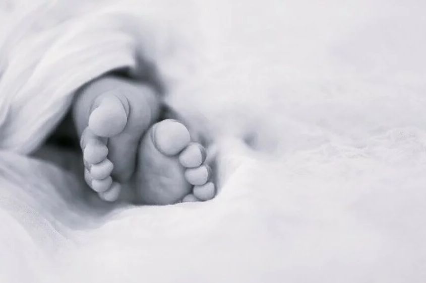 Tragedija u Zagrebu: Beba preminula tokom kućnog poroda - uhapšena babica!