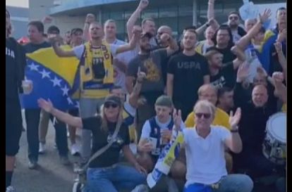 SVE JE SPREMNO: Pjesma navijača BiH odjekuje ispred dvorane u Rigi