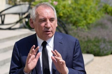 Pada li danas francuska vlada?