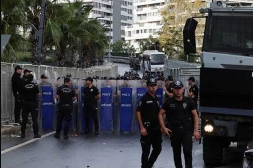 Policija upala u sjedište opozicione stranke u Istanbulu uz upotrebu biber-spreja!
