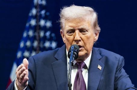 Trump: Ovo je mračan trenutak za Ameriku; zastave će biti spuštene na pola koplja