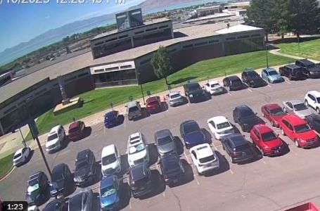 Objavljen videosnimak osumnjičenog za ubistvo Kirka: Bježi preko krova škole i trči u šumu